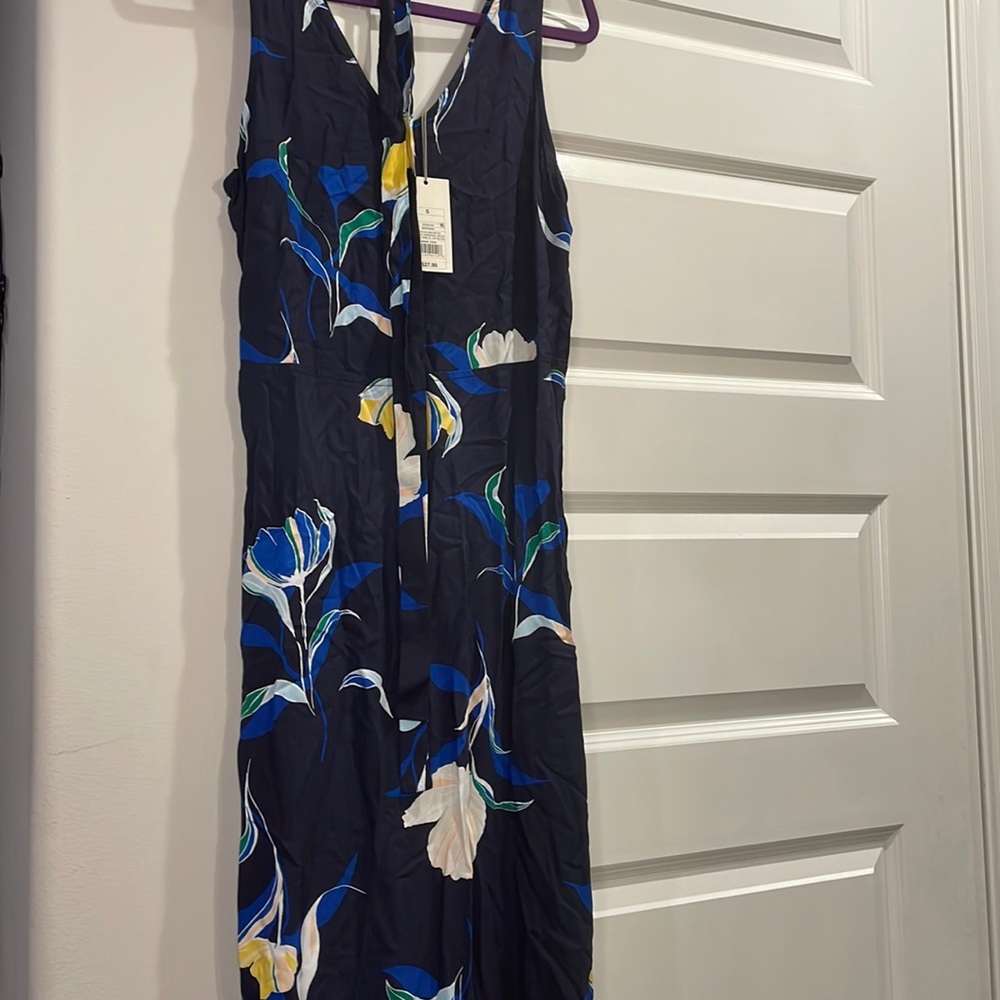 Long sleeveless dress